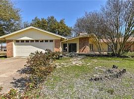 1352 W Hulgan Cir, Desoto, Tx 75115 4 Beds 2 Baths 2,274 Sqft in Desoto, TX