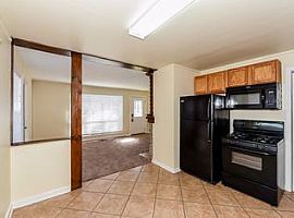 316 Neola St, Park Forest, Il 60466 3 Beds 1 Bath in Park Forest, IL (Photo 3 of 11)