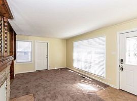 316 Neola St, Park Forest, Il 60466 3 Beds 1 Bath in Park Forest, IL (Photo 4 of 11)