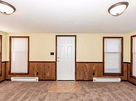 316 Neola St, Park Forest, Il 60466 3 Beds 1 Bath in Park Forest, IL (Photo 5 of 11)