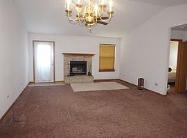 168 Arbor Ave, Sugar Grove, Il 60554 Rent $800 and Dep $800 in Sugar Grove, IL (Photo 2 of 8)