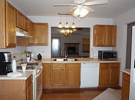 168 Arbor Ave, Sugar Grove, Il 60554 Rent $800 and Dep $800 in Sugar Grove, IL (Photo 4 of 8)