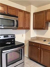 Freshly Renovated and Restored One-Bedroom Bungalow in Columbus, OH (Photo 4 of 6)