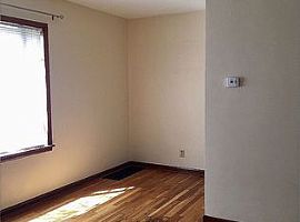 2 Bed 1 Bath in Columbus, OH (Photo 2 of 4)