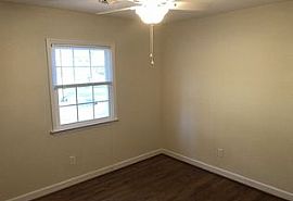 212 N Lumber St, Nashville, Nc 27856 3 Beds 2 Baths 1,092 Sqft in Nashville, NC (Photo 3 of 12)