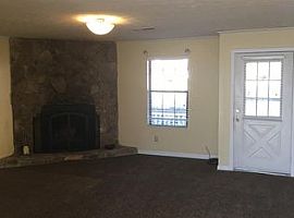 3 Beds 2 Baths in Stone Mountain, GA (Photo 2 of 5)