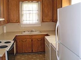 Well Maintained with Master Suite Located in The Neighborhood in Columbia, SC (Photo 11 of 12)