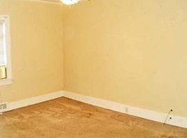 Well Maintained with Master Suite Located in The Neighborhood in Columbia, SC (Photo 4 of 12)