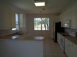 843 Bent Creek Dr, Fort Pierce, Fl 34947 3 Beds 2 Baths 1,630 S in Fort Pierce, FL (Photo 3 of 8)