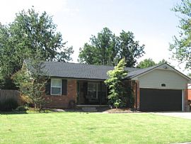 Casady Hills  Nice Open Living Room with Large Windows in Oklahoma City, OK