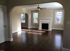 32 Hampton Roads Ave, Hampton, Va 23661 4 Beds 2.5 Baths in Hampton, VA (Photo 2 of 8)
