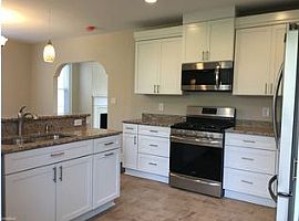 32 Hampton Roads Ave, Hampton, Va 23661 4 Beds 2.5 Baths in Hampton, VA (Photo 3 of 8)