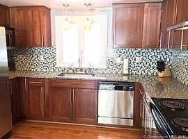 42 Cottonwood Ln, Uncasville, Ct 06382 in Uncasville, CT (Photo 5 of 12)