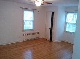 1063 Farmington Ave Fl 1st, West Hartford, Ct 06107 in West Hartford, CT (Photo 3 of 10)