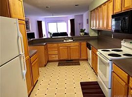 28 Florence Way # 28, Farmington, Ct 06032 in Farmington, CT (Photo 4 of 10)