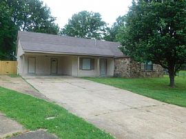Charming 3br/2ba Renovated to Modern Standards and Available To in Memphis, TN