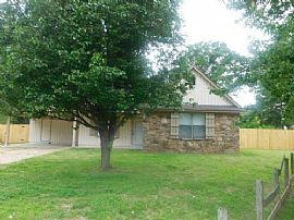 Charming 3br/2ba Renovated to Modern Standards and Available To in Memphis, TN (Photo 2 of 8)