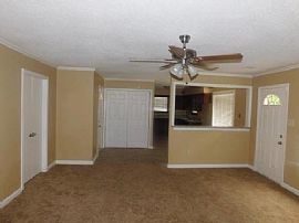 Charming 3br/2ba Renovated to Modern Standards and Available To in Memphis, TN (Photo 3 of 8)