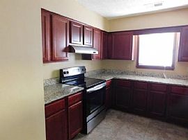 Charming 3br/2ba Renovated to Modern Standards and Available To in Memphis, TN (Photo 6 of 8)