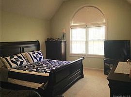 50 Johnson Ln, Stratford, Ct 06614 in Stratford, CT (Photo 7 of 12)