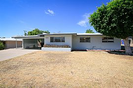 Fall in Love with This Modern 3 Bedroom / 2 Bathroom Home with  in Phoenix, AZ