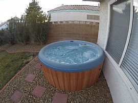 Awesome 3bd 2bth Cozy and Nice Home W/jacuzzi, Close to Strip. in Las Vegas, NV (Photo 4 of 12)