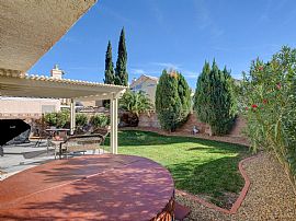 Awesome 3bd 2bth Cozy and Nice Home W/jacuzzi, Close to Strip. in Las Vegas, NV (Photo 5 of 12)