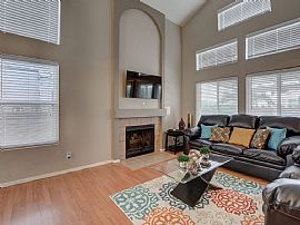 Awesome 3bd 2bth Cozy and Nice Home W/jacuzzi, Close to Strip. in Las Vegas, NV (Photo 7 of 12)