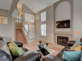 Awesome 3bd 2bth Cozy and Nice Home W/jacuzzi, Close to Strip. in Las Vegas, NV (Photo 9 of 12)