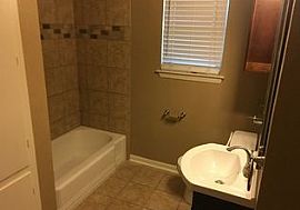 310 Stockton Dr, San Antonio, Tx 78216 3 Beds 2 Baths in San Antonio, TX (Photo 4 of 9)