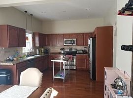 634 N Limestone, Lexington, Ky 40508 5 Beds 3 Baths in Lexington, KY (Photo 2 of 7)