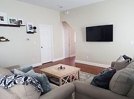 634 N Limestone, Lexington, Ky 40508 5 Beds 3 Baths in Lexington, KY (Photo 3 of 7)