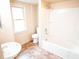 1877 17th St Sw, Akron, O Rent 500 Deposit 500 Total 1000 in Akron, OH (Photo 7 of 8)