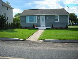 114 E Shore Rd, Narragansett, Ri 02882 in Narragansett, RI