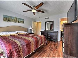 3 Beds 2.5 Baths 2,030 Sqft in Horizon City, TX (Photo 5 of 12)