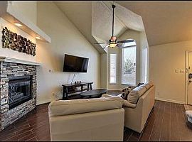 3 Beds 2.5 Baths 2,030 Sqft in Horizon City, TX (Photo 8 of 12)