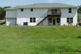 4 Beds 3 Baths in Jefferson City, MO (Photo 3 of 8)