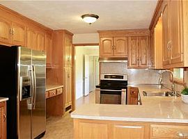 4 Beds 3 Baths in West Hartford, CT (Photo 3 of 6)