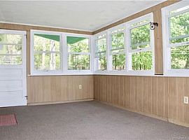 4 Beds 3 Baths in West Hartford, CT (Photo 4 of 6)