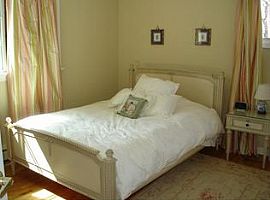 3 Beds 1 Bath in Riverside, CT (Photo 3 of 5)