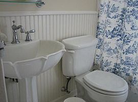 3 Beds 1 Bath in Riverside, CT (Photo 4 of 5)