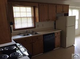 1010 Cherokee Cir, Athens, Ga 30606  (747) 444-3766 in Athens, GA (Photo 2 of 8)