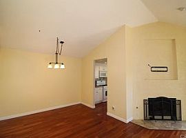 2 Beds 2 Baths 1,090 Sqft in Laguna Hills, CA (Photo 11 of 12)