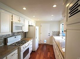 2 Beds 2 Baths 1,090 Sqft in Laguna Hills, CA (Photo 8 of 12)