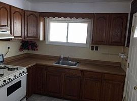 29504 Kathryn St, Garden City, Mi 48135 3 Beds 1 Bath in Garden City, MI (Photo 5 of 6)