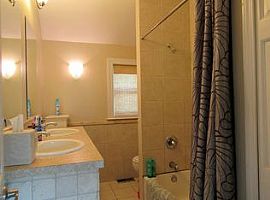 323 Locust St, Batavia, Il 60510 3 Beds 2 Baths in Batavia, IL (Photo 3 of 7)