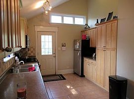 323 Locust St, Batavia, Il 60510 3 Beds 2 Baths in Batavia, IL (Photo 5 of 7)