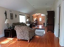 323 Locust St, Batavia, Il 60510 3 Beds 2 Baths in Batavia, IL (Photo 6 of 7)