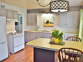 510 W Exchange St, Sycamore, Il 60178 2 Beds 1 Bath in Sycamore, IL (Photo 2 of 6)