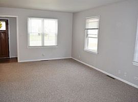 510 W Exchange St, Sycamore, Il 60178 2 Beds 1 Bath in Sycamore, IL (Photo 4 of 6)